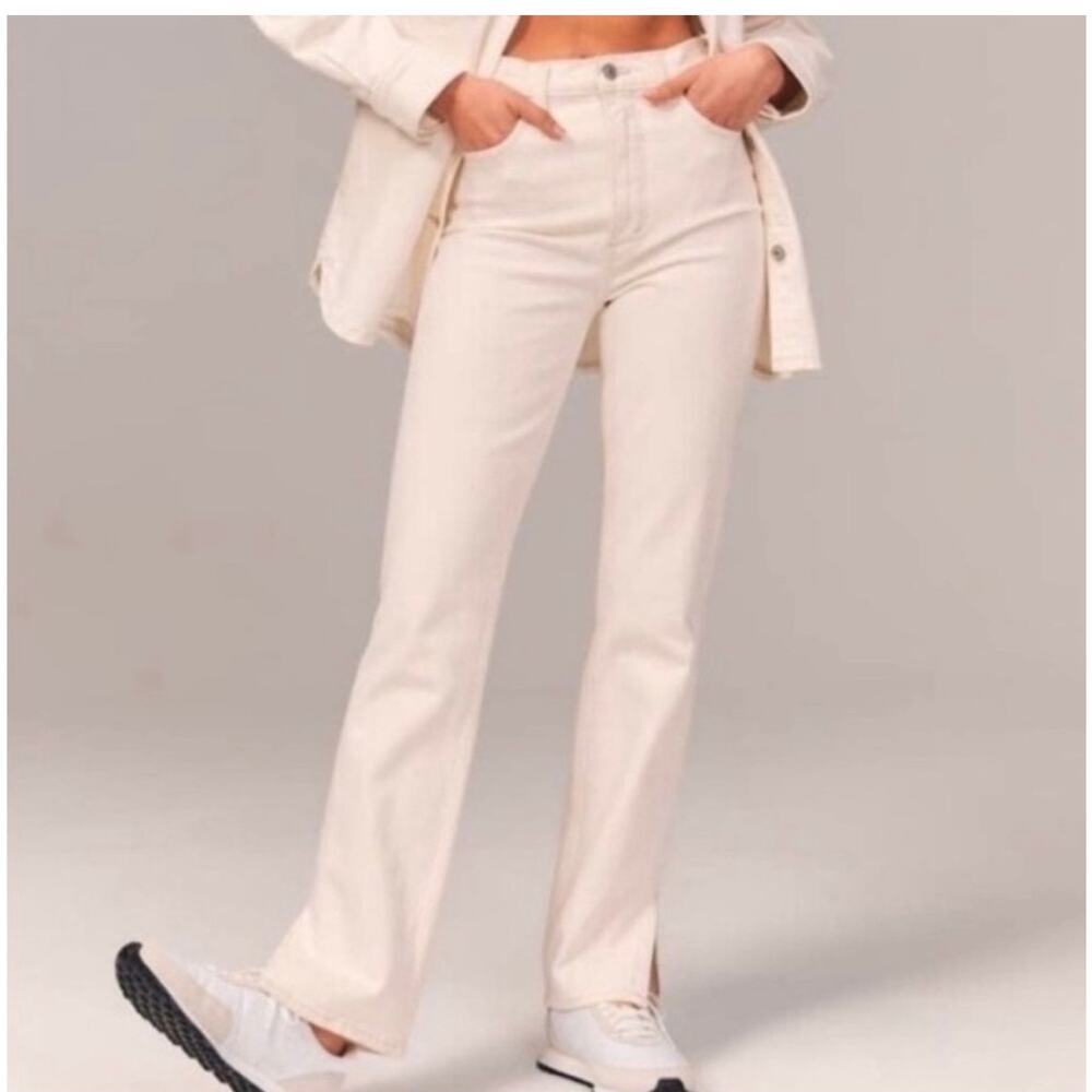 Abercrombie & Fitch 90's Straight Ultra High Rise Off White Jeans in Size 31/12R